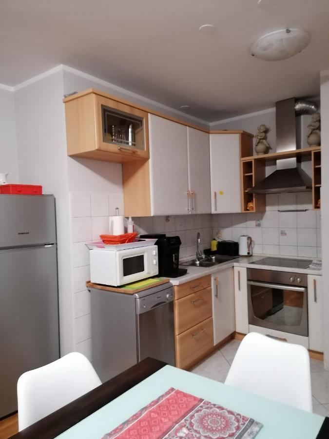 Laura Galileo Blizu Centra I Plaze * Makarska